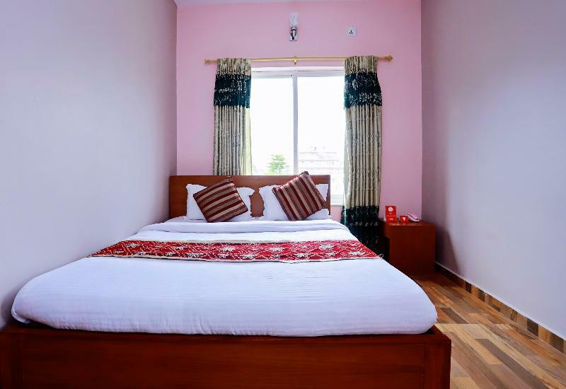 Oyo 575 Api Suites Pokhara Exterior photo
