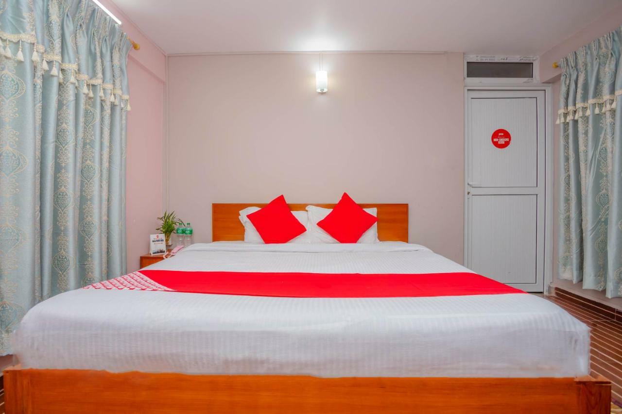 Oyo 575 Api Suites Pokhara Exterior photo