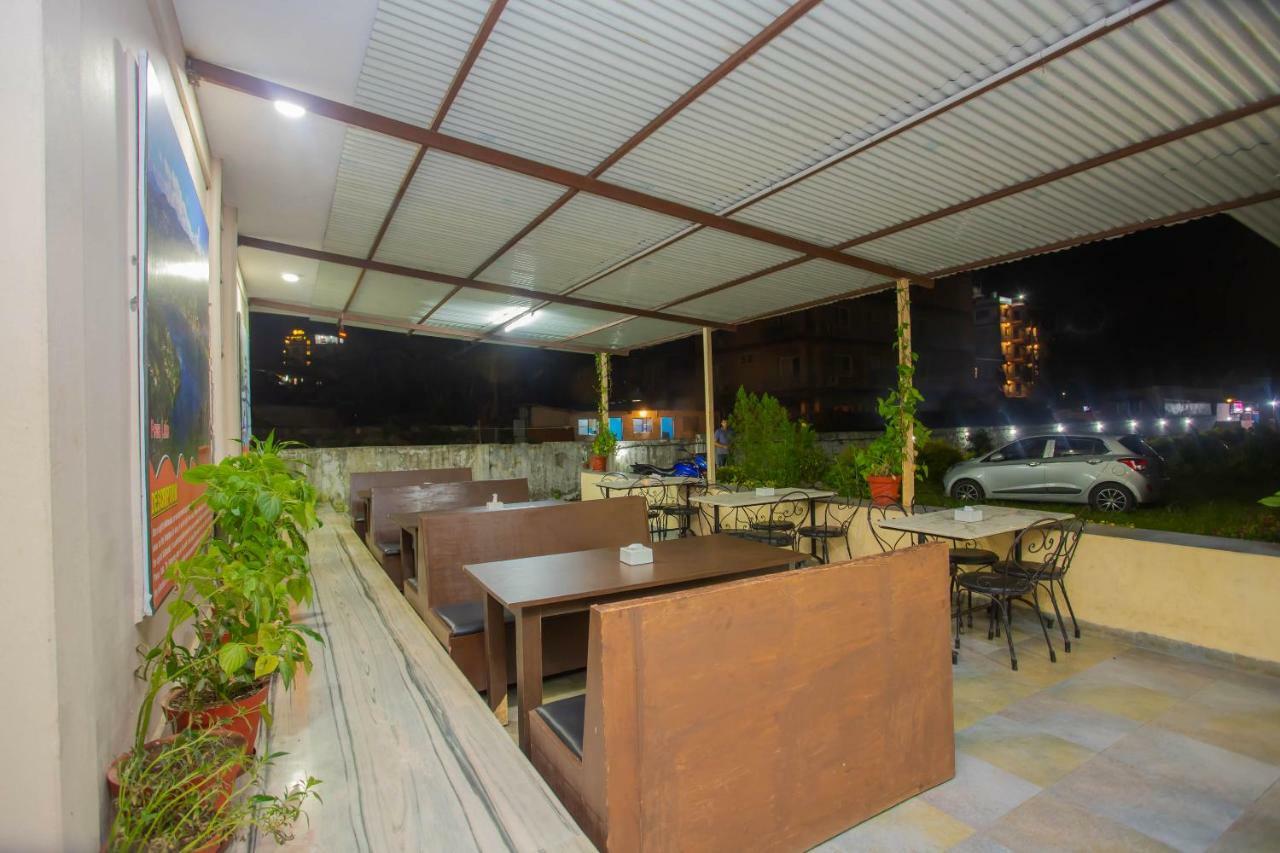 Oyo 575 Api Suites Pokhara Exterior photo