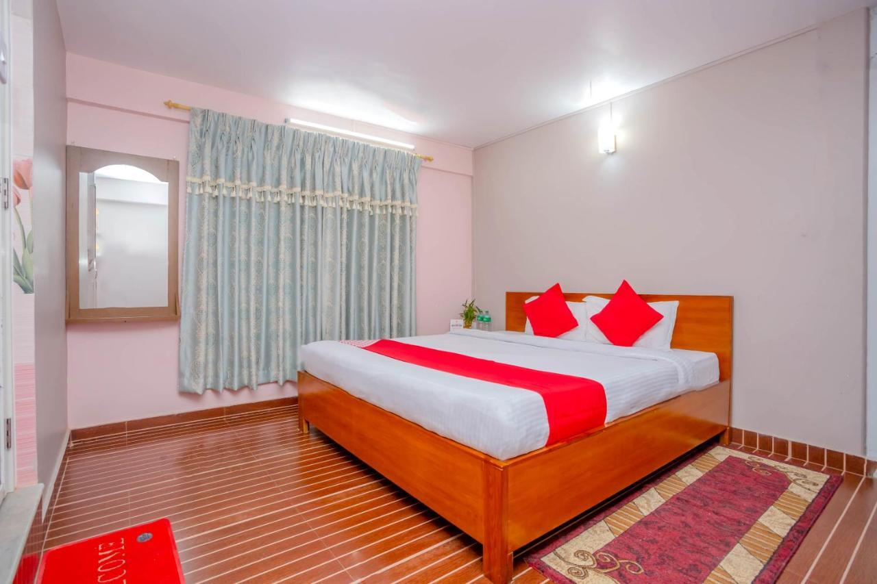 Oyo 575 Api Suites Pokhara Exterior photo