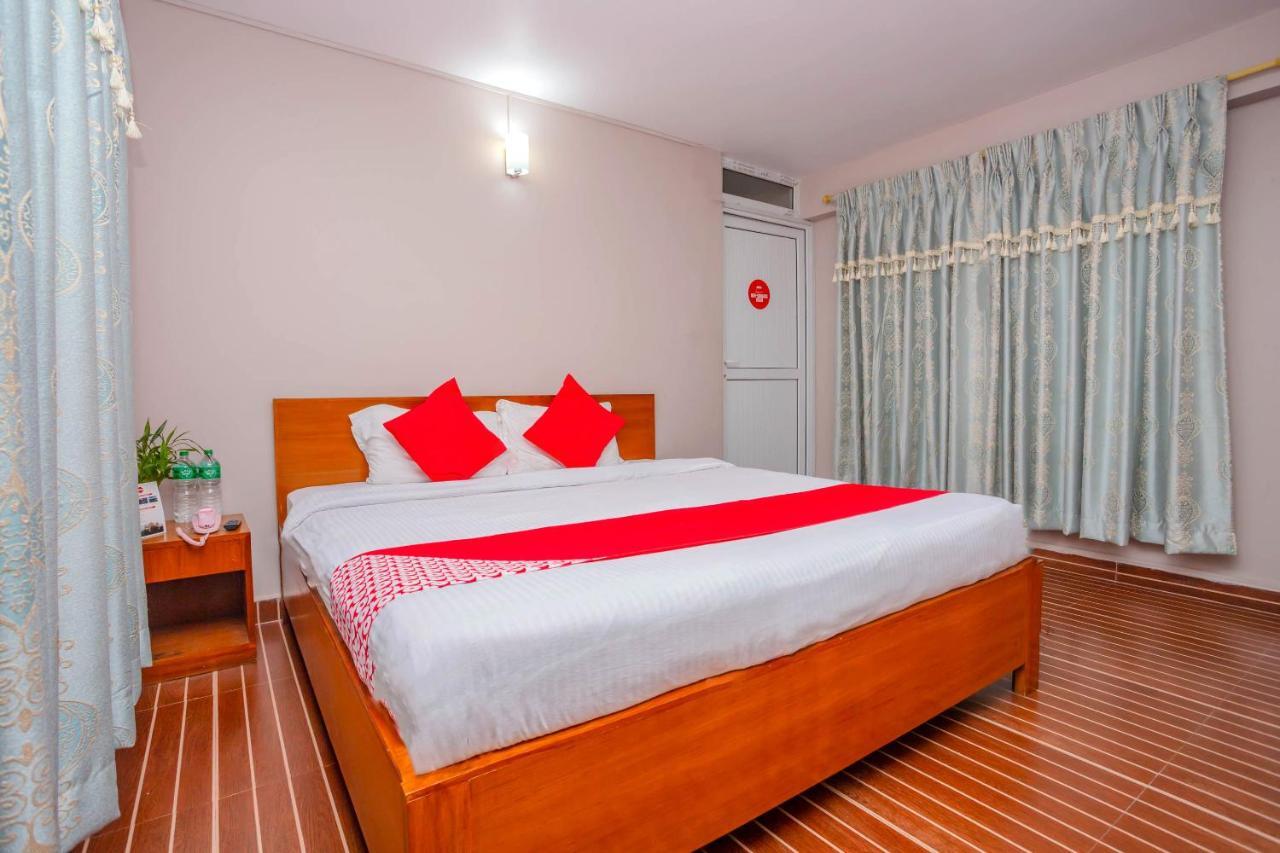 Oyo 575 Api Suites Pokhara Exterior photo